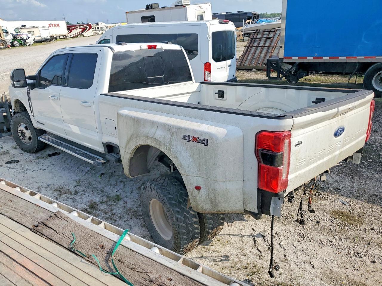 2023 Ford F350 Super Duty - zdjęcie 2