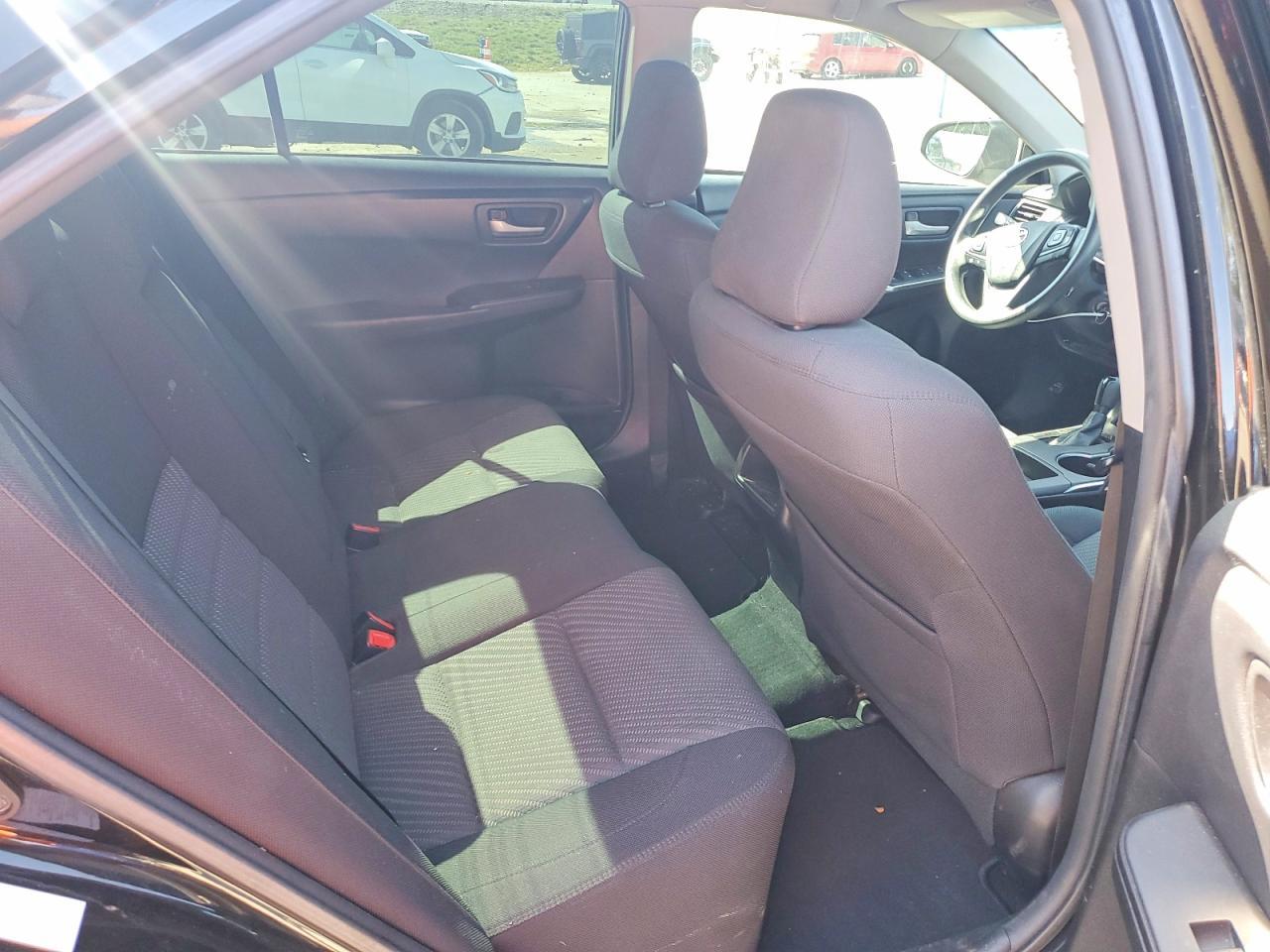 2016 Toyota Camry Le - zdjęcie 10