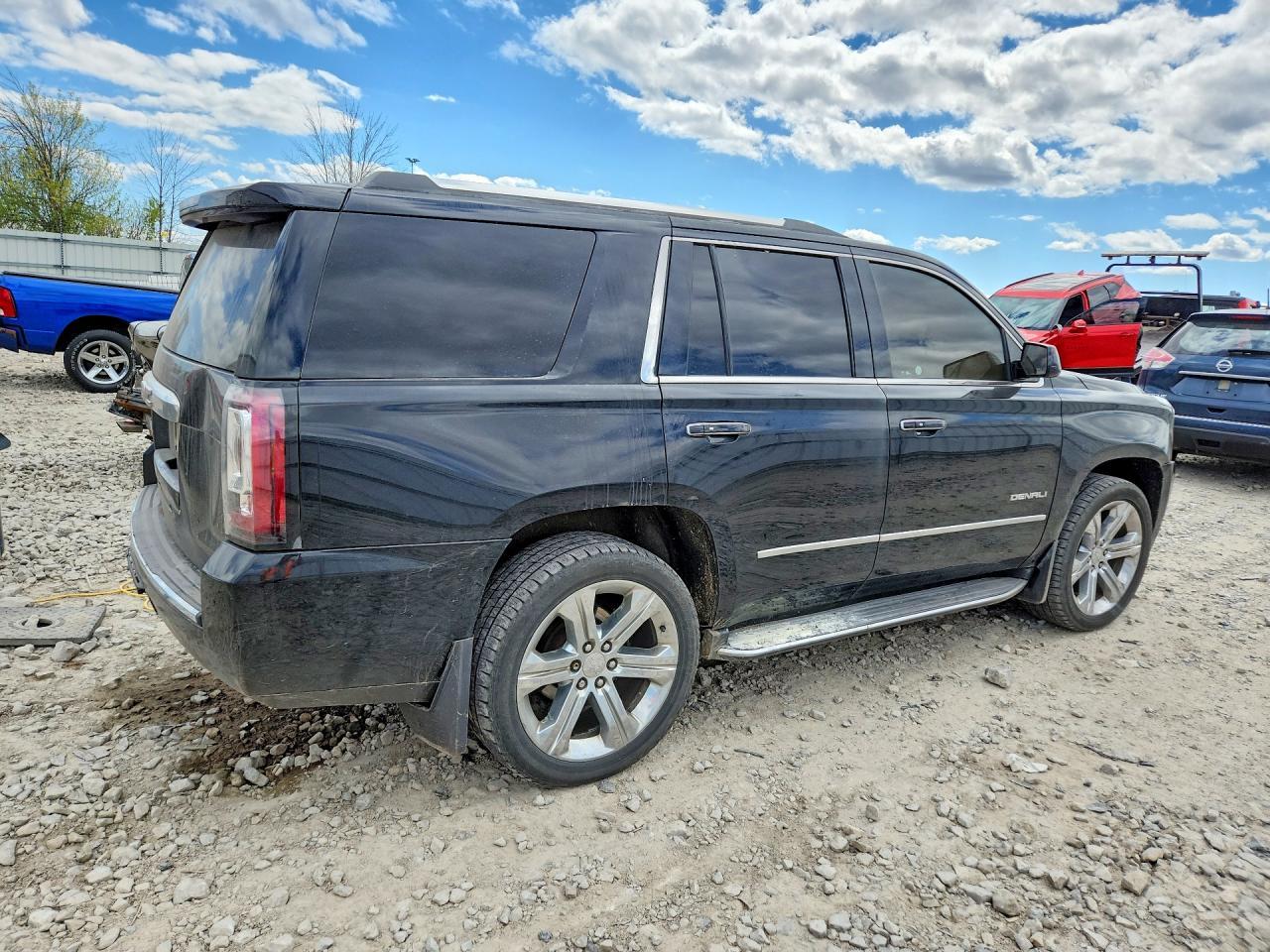 2017 GMC Yukon Denali - zdjęcie 3