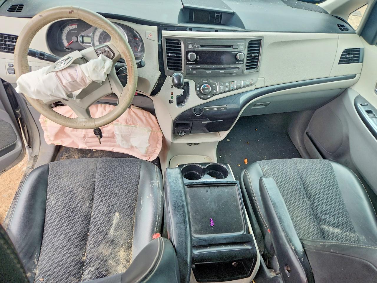 2013 Toyota Sienna Sport - zdjęcie 8