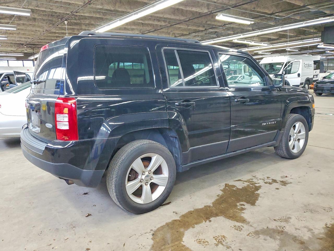 2014 Jeep Patriot Latitude - zdjęcie 3