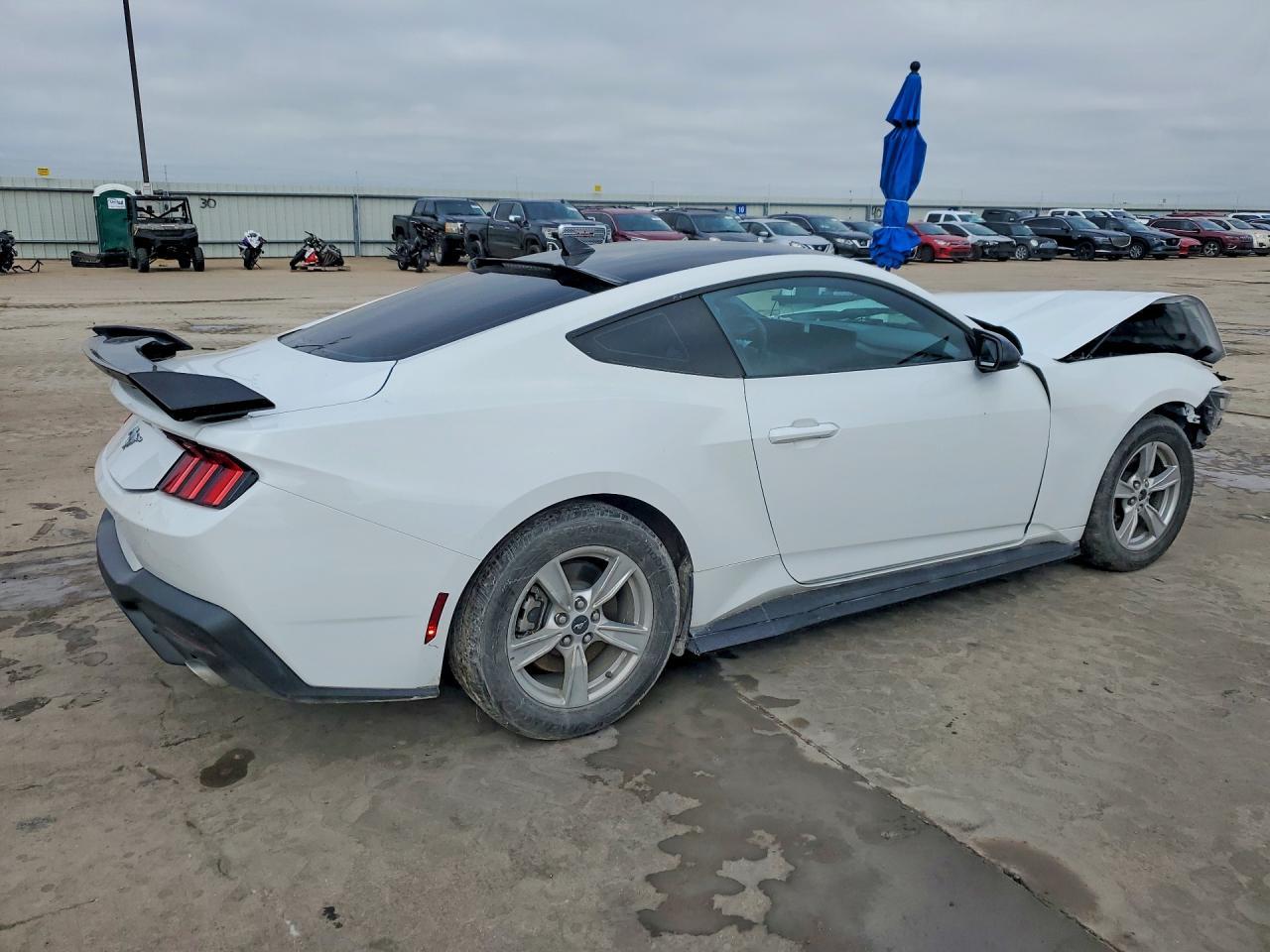 2024 Ford Mustang - zdjęcie 3