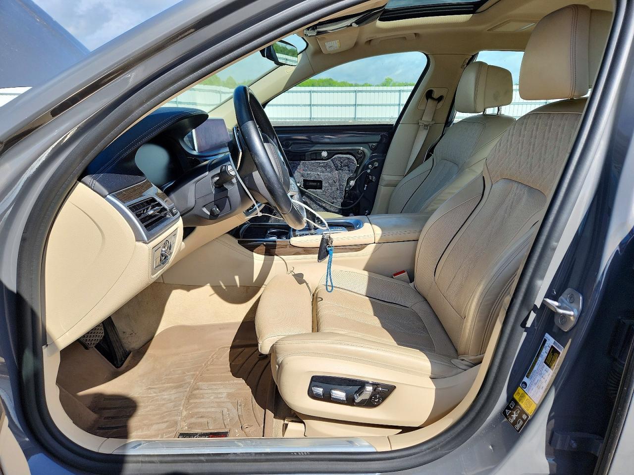 2020 BMW 750 Xi - zdjęcie 7