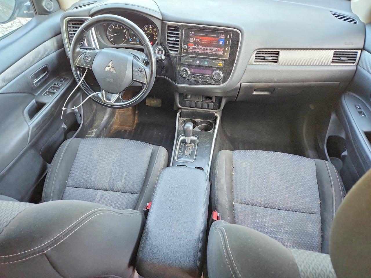 2017 Mitsubishi Outlander Se - zdjęcie 8