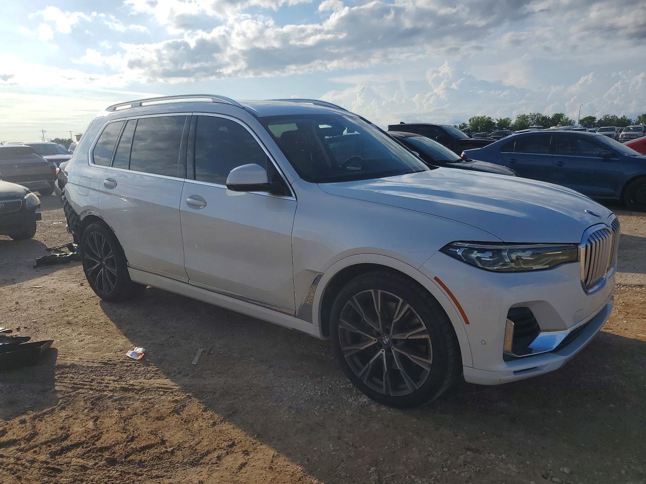 2021 BMW X7 xDrive40I - zdjęcie 4