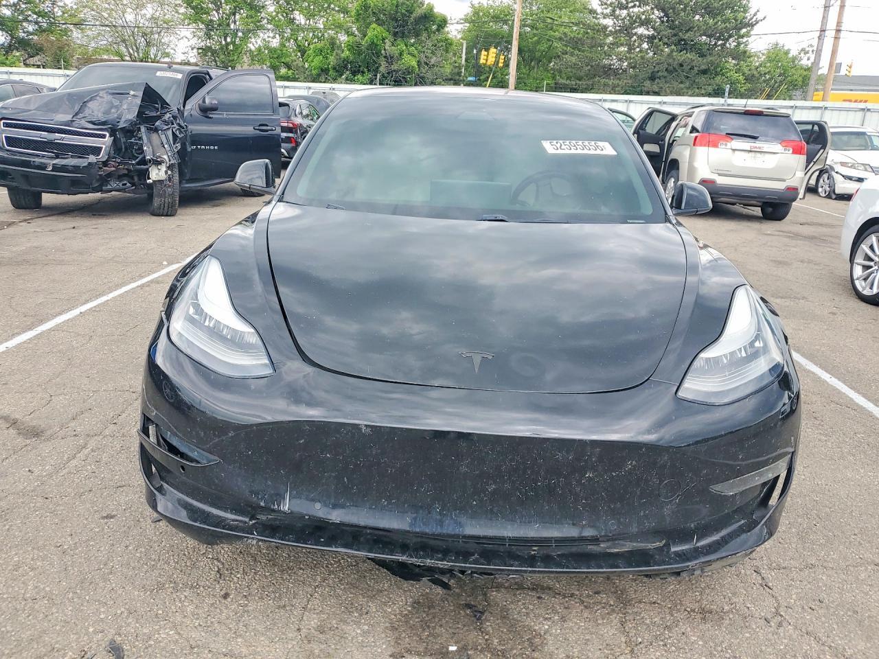2019 Tesla Model 3 - zdjęcie 5