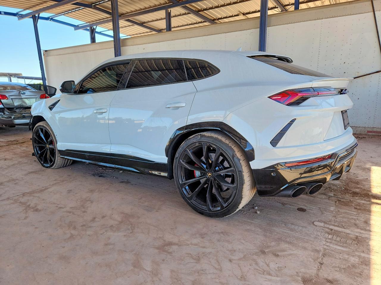 2022 Lamborghini Urus - zdjęcie 2