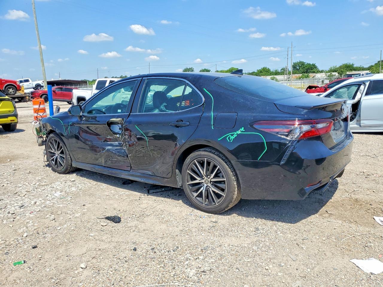 2022 Toyota Camry Se - zdjęcie 2