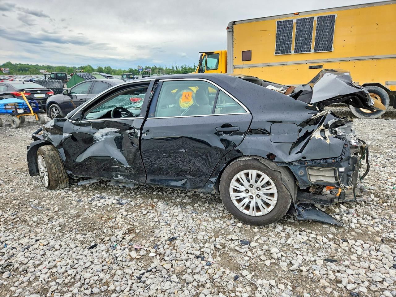2014 Toyota Camry Le - zdjęcie 2