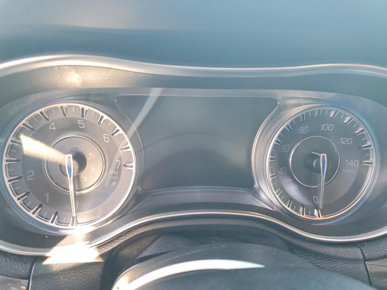 2020 Chrysler 300 Touring - zdjęcie 9