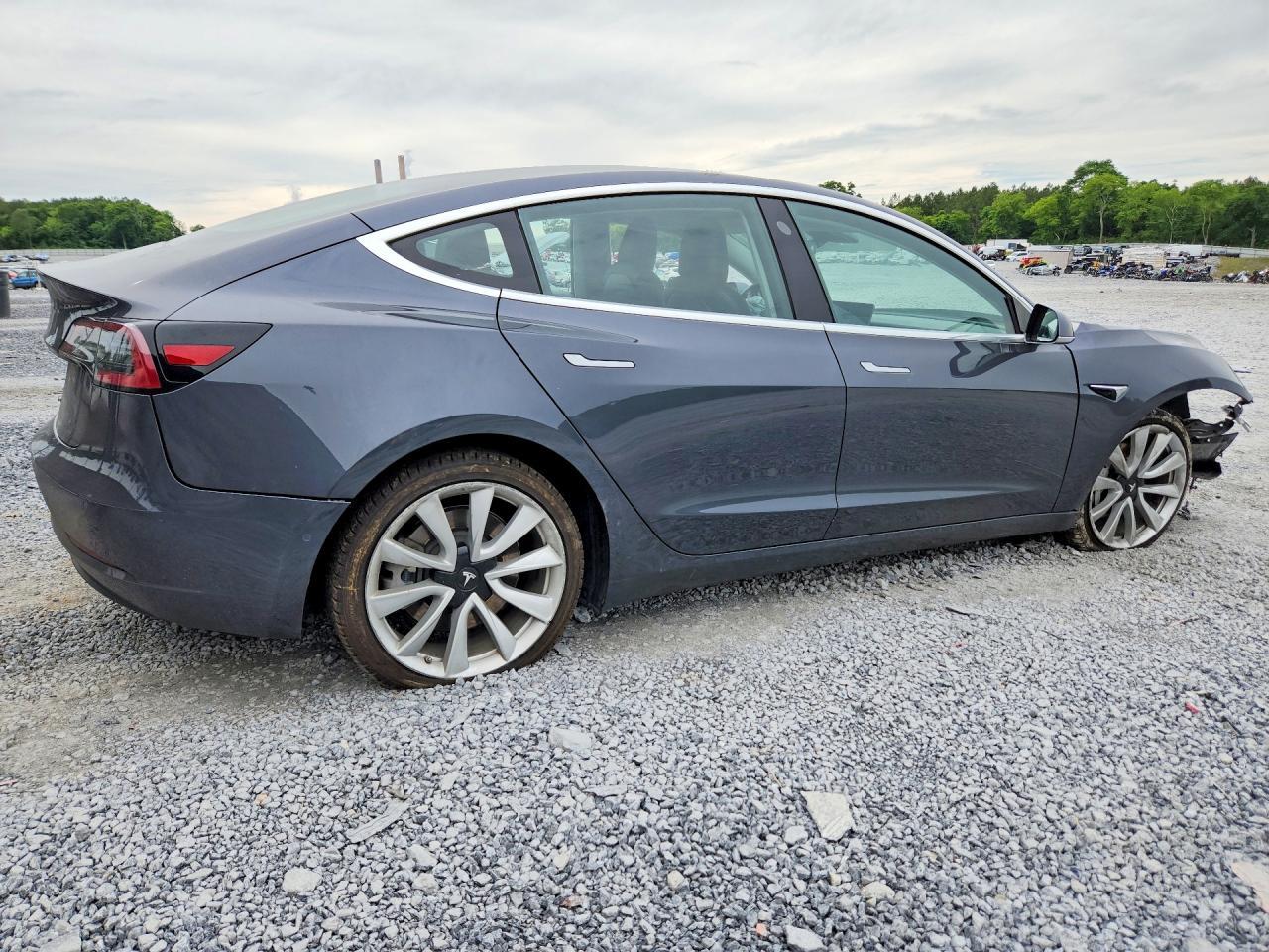 2018 Tesla Model 3 - zdjęcie 3