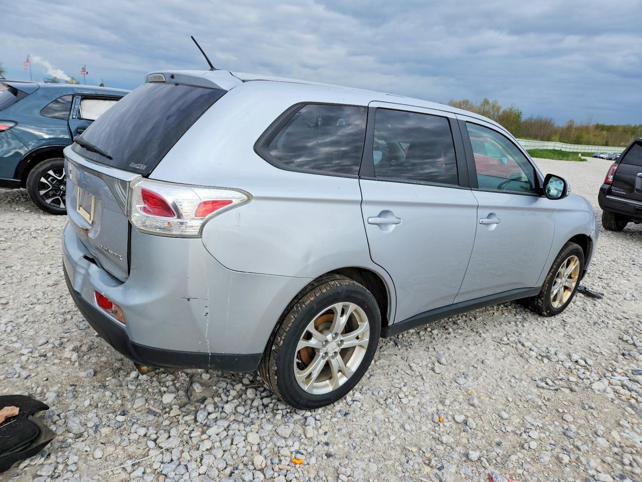 2014 Mitsubishi Outlander Se - zdjęcie 3