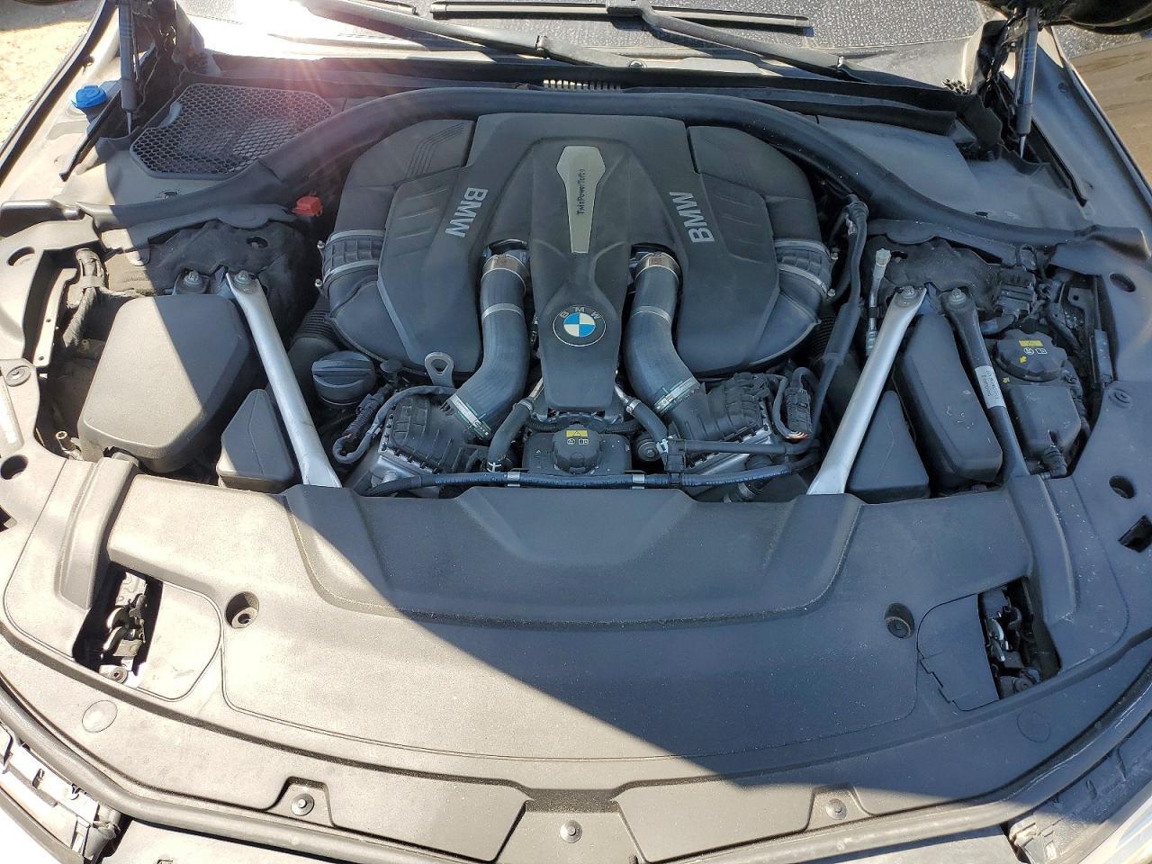 2018 BMW 750 Xi - zdjęcie 11