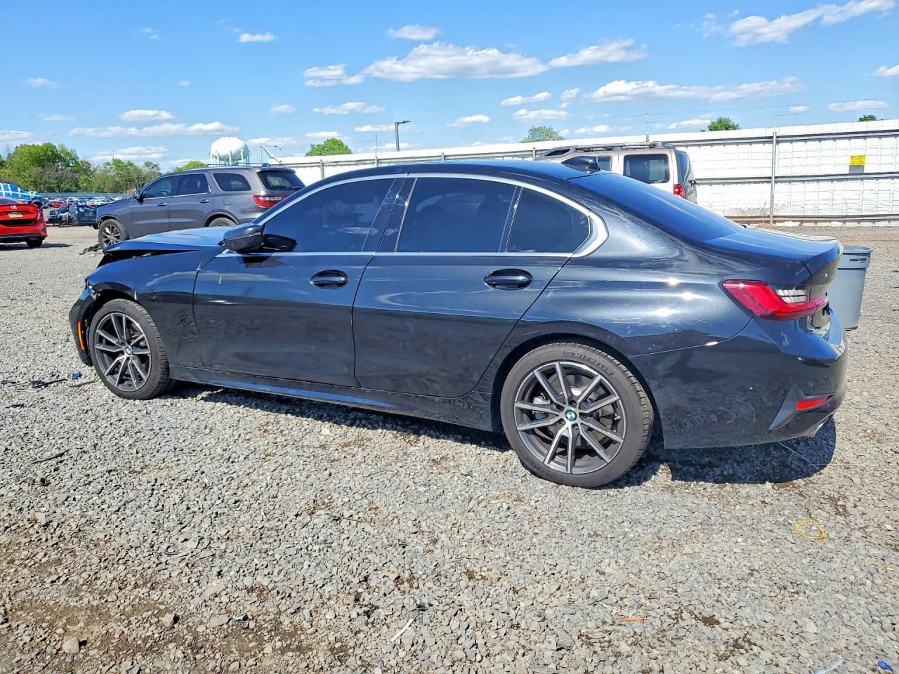 2022 BMW Seria 3 330i - zdjęcie 2