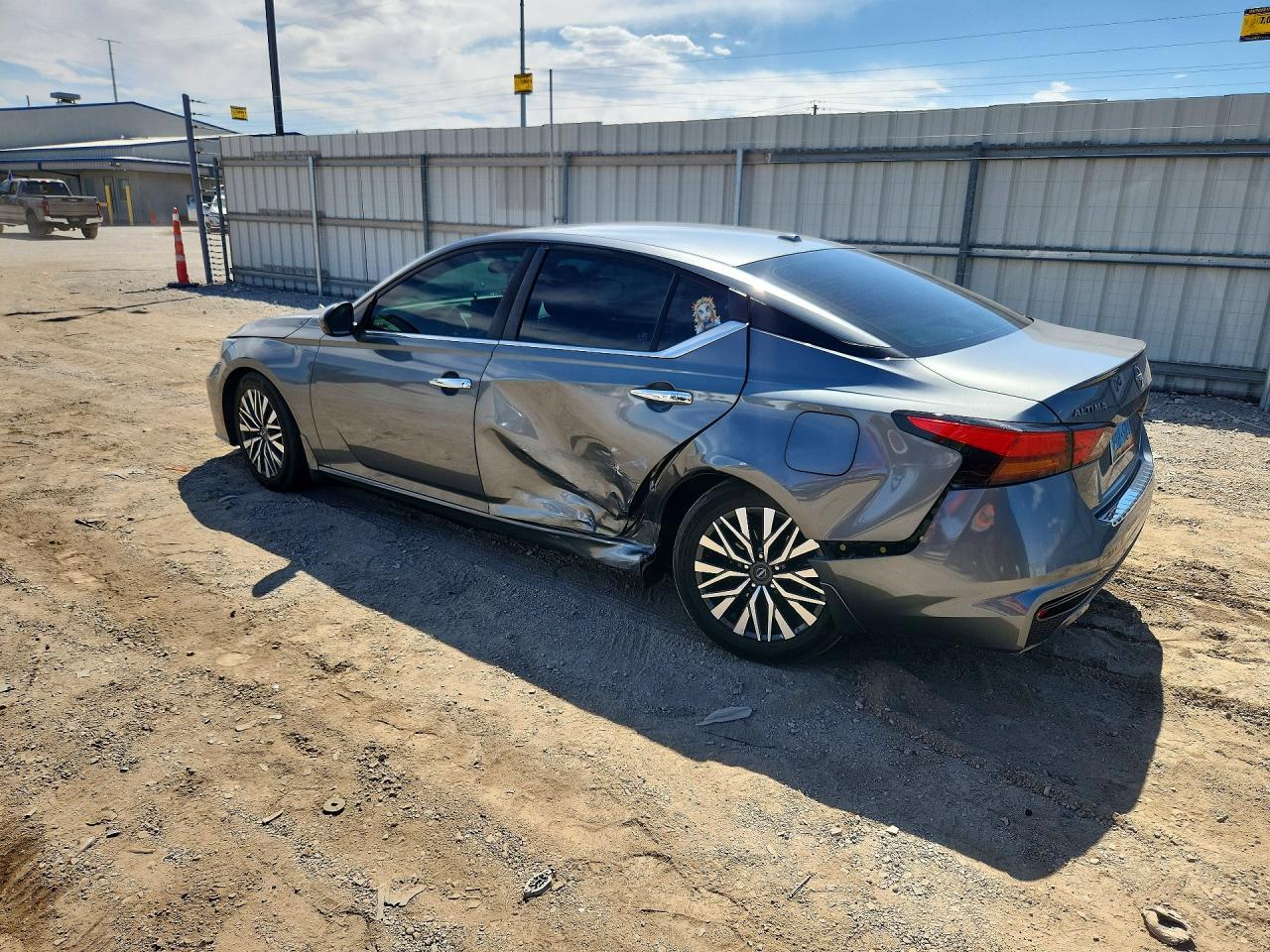 2023 Nissan Altima Sv - zdjęcie 2