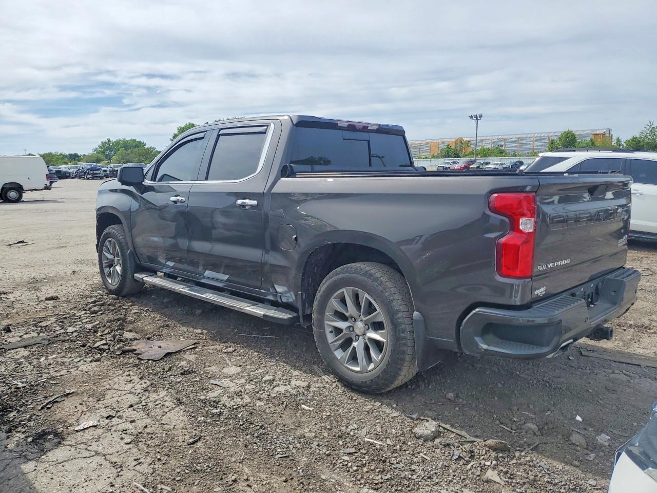 2021 Chevrolet Silverado K1500 High Country - zdjęcie 2