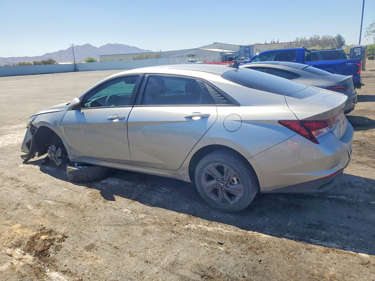 2023 Hyundai Elantra Sel - zdjęcie 2