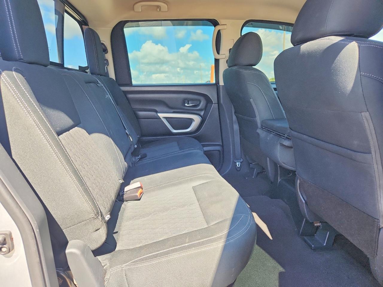 2019 Nissan Titan Sv - zdjęcie 10