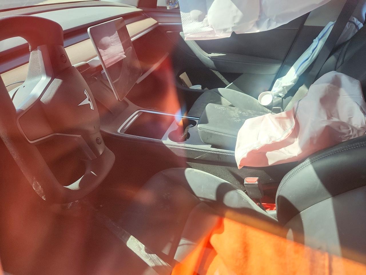 2024 Tesla Model Y - zdjęcie 8