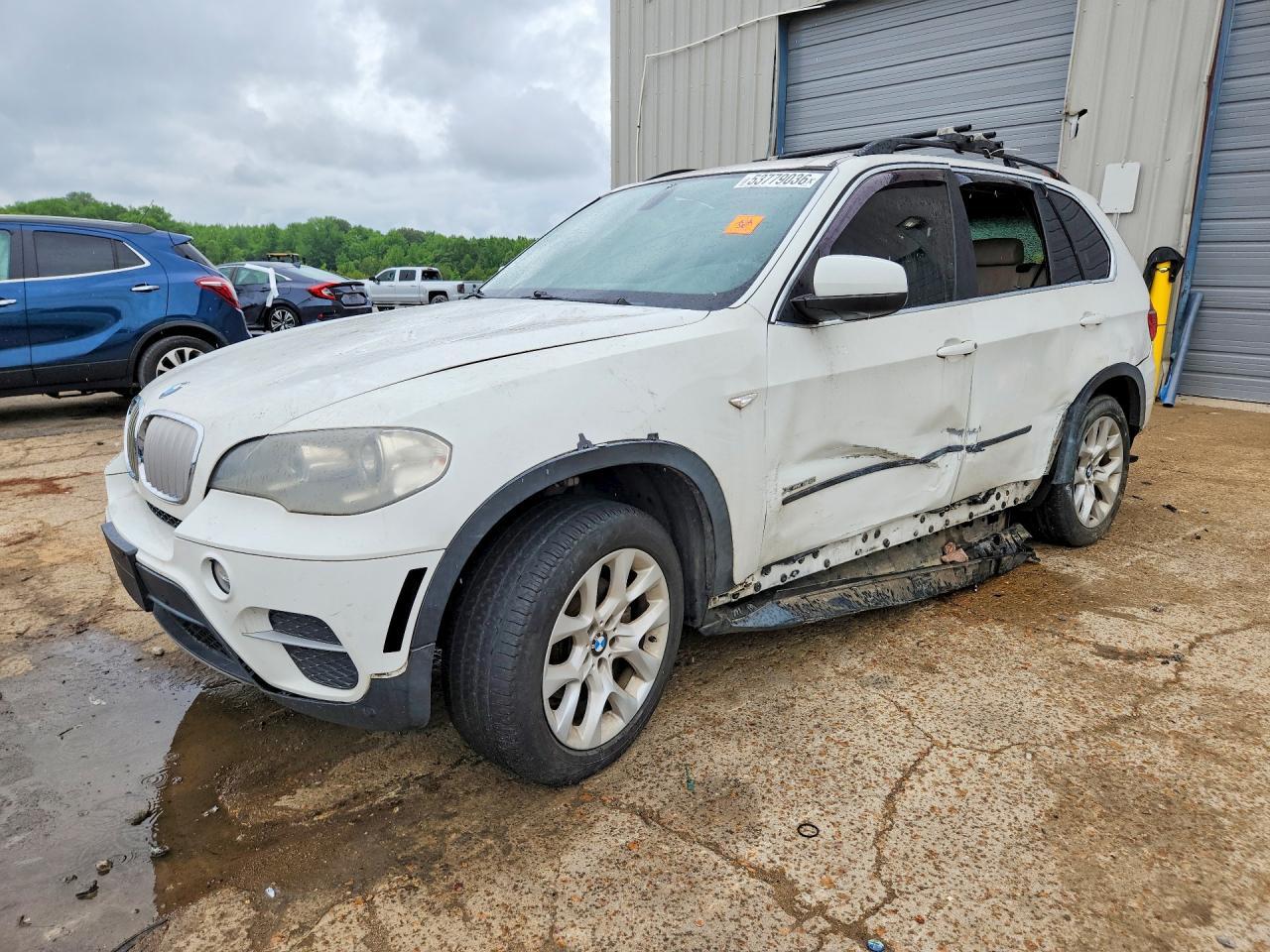 2013 BMW X5 xDrive35I - zdjęcie główne