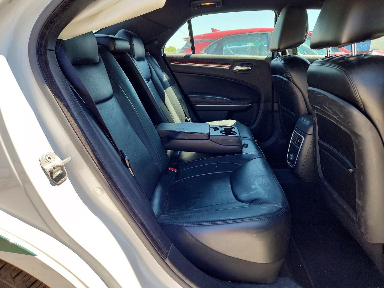 2014 Chrysler 300 - zdjęcie 10