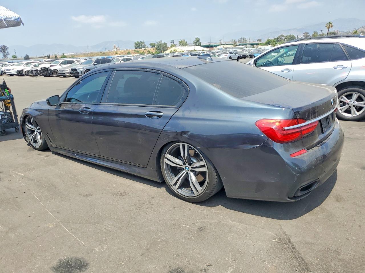 2019 BMW 740 I - zdjęcie 2