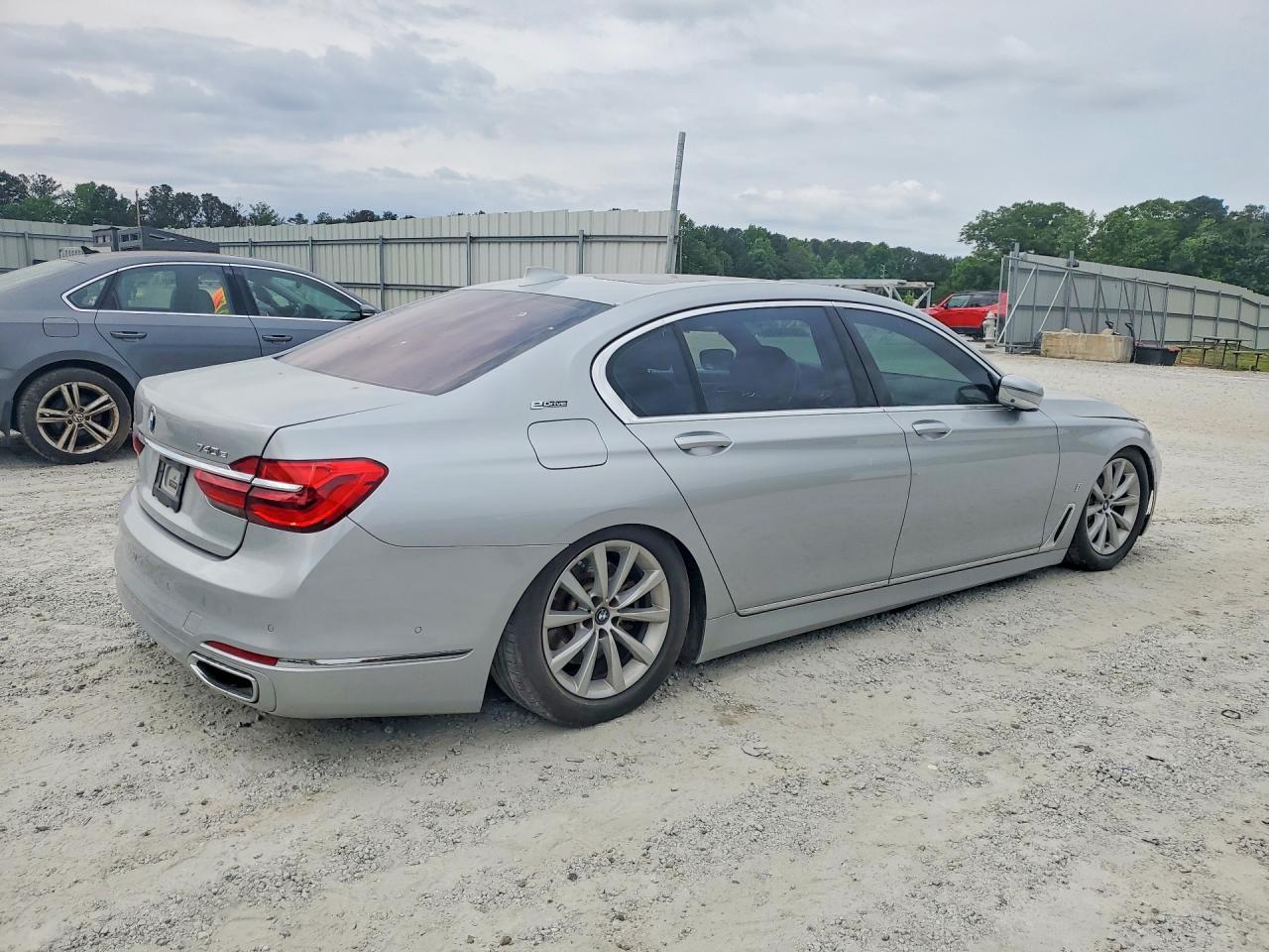 2018 BMW 740 Xe - zdjęcie 3
