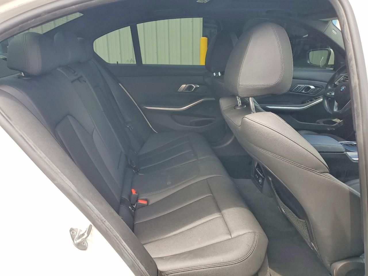 2019 BMW 330I - zdjęcie 10