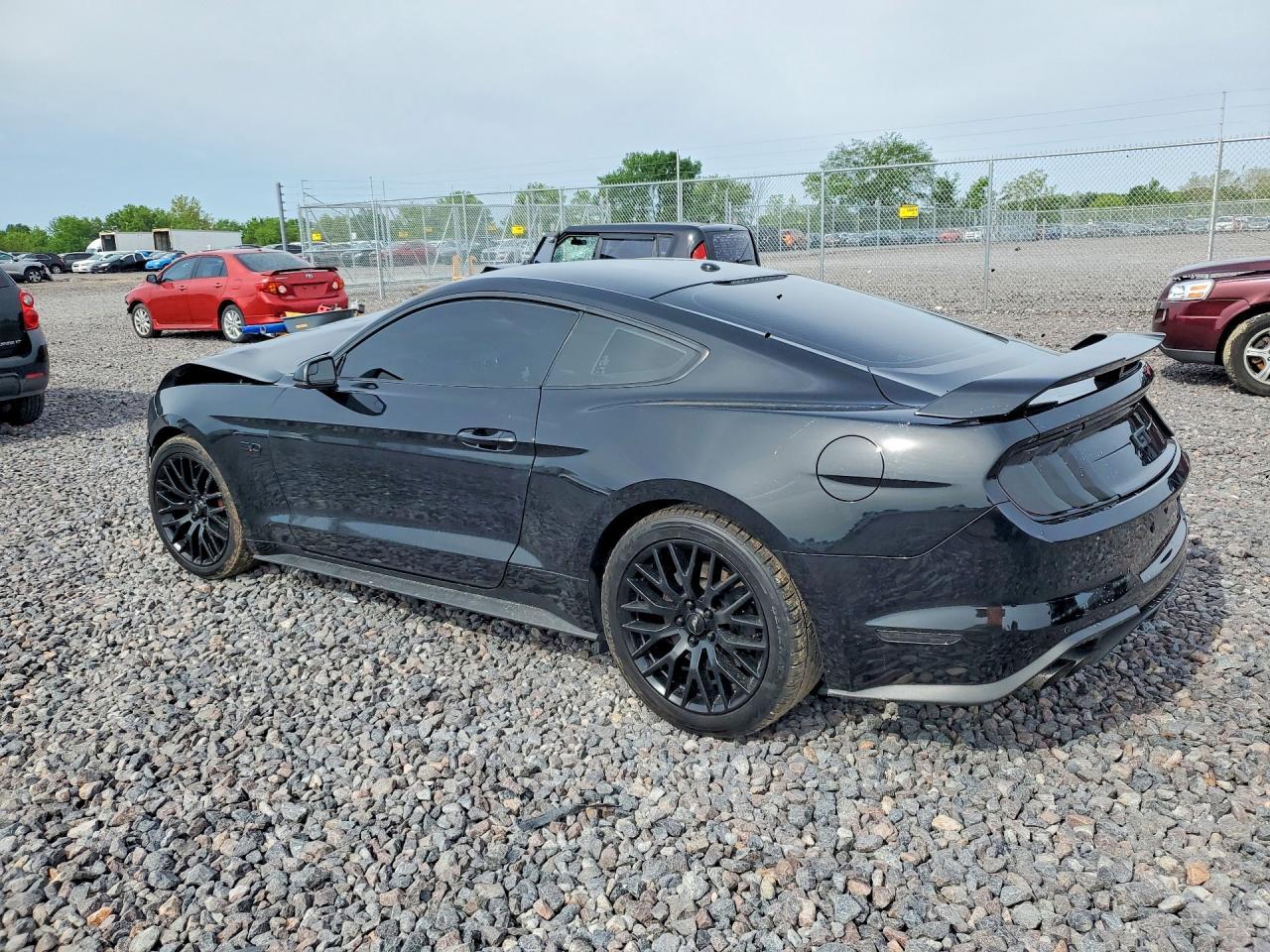 2019 Ford Mustang Gt - zdjęcie 2