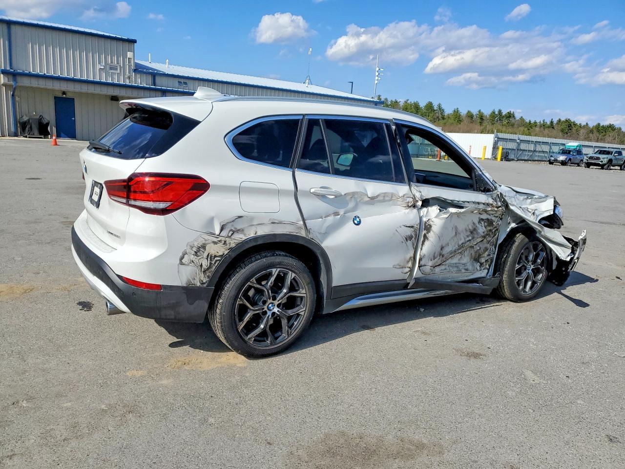 2021 BMW X1 xDrive28I - zdjęcie 3