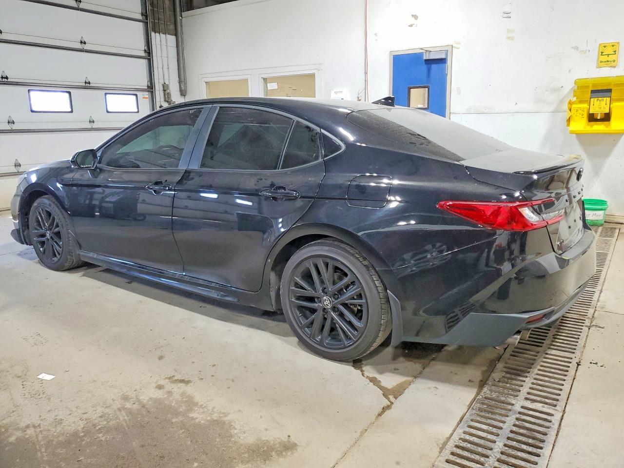 2026 Toyota Camry Se - zdjęcie 2