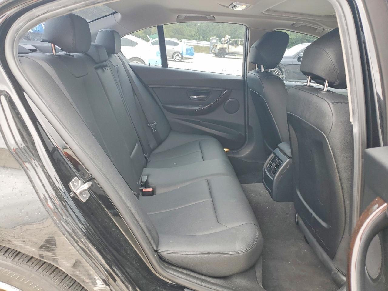 2015 BMW 320 I - zdjęcie 10