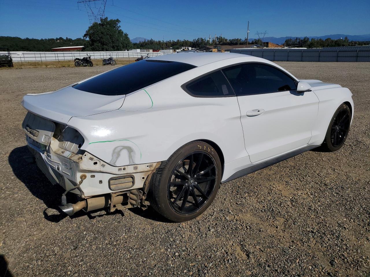 2016 Ford Mustang - zdjęcie 3