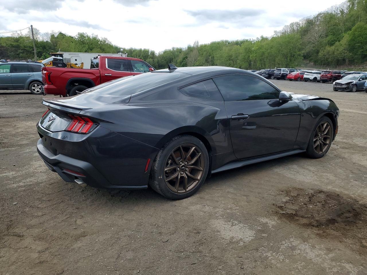 2024 Ford Mustang - zdjęcie 3