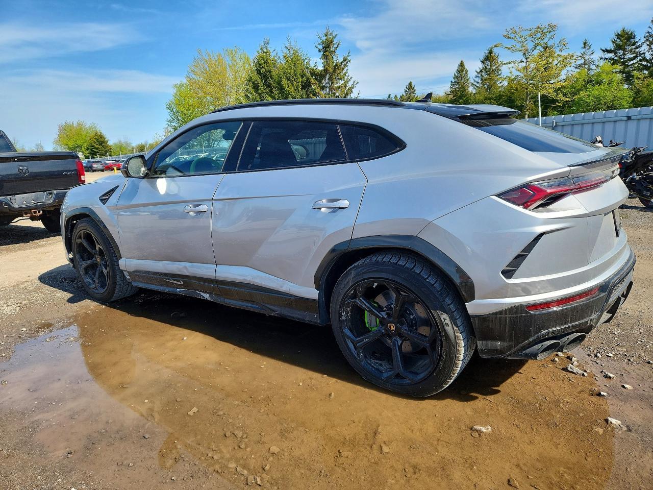 2022 Lamborghini Urus - zdjęcie 2