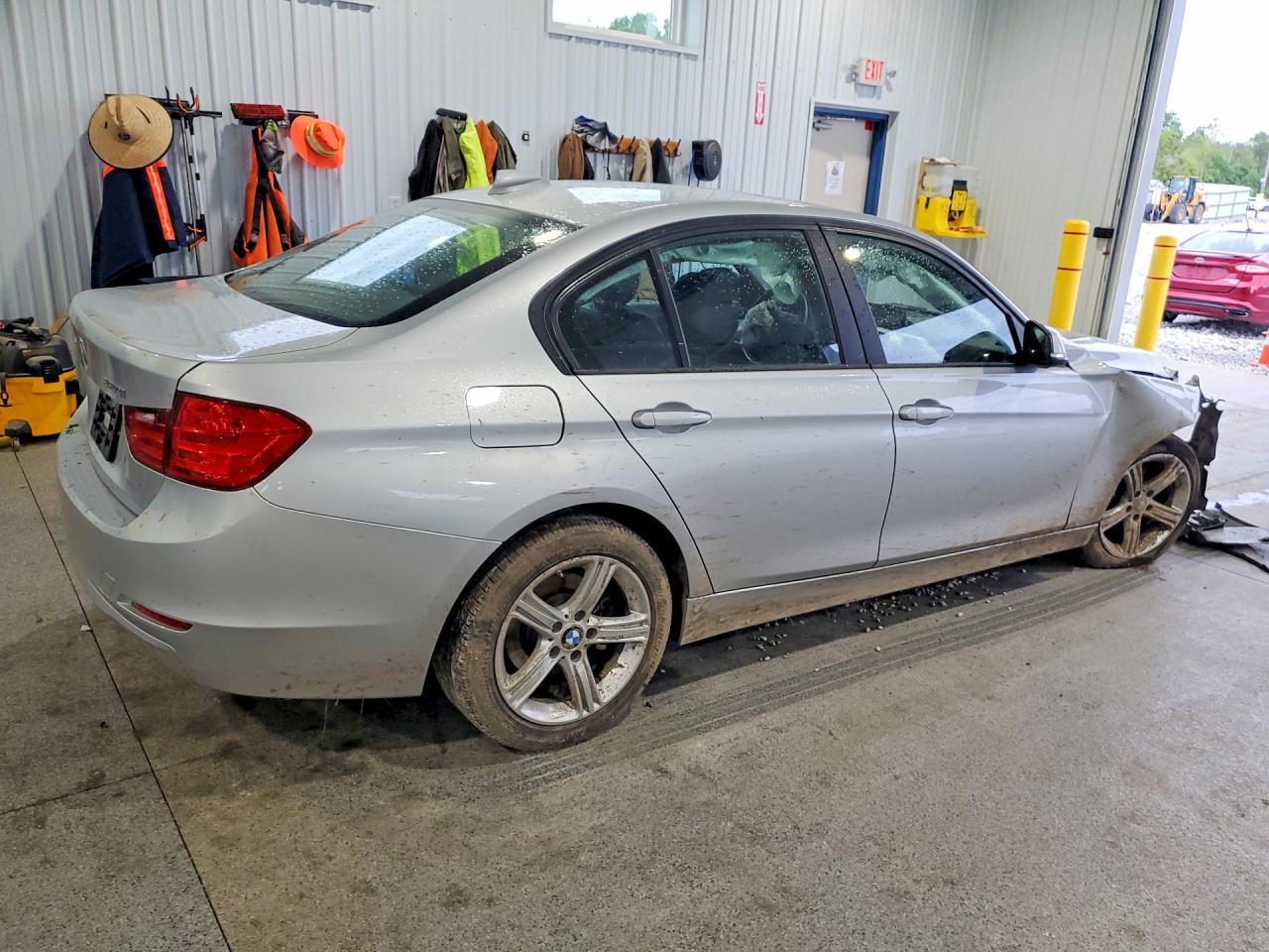 2015 BMW 320 I xDrive - zdjęcie 3
