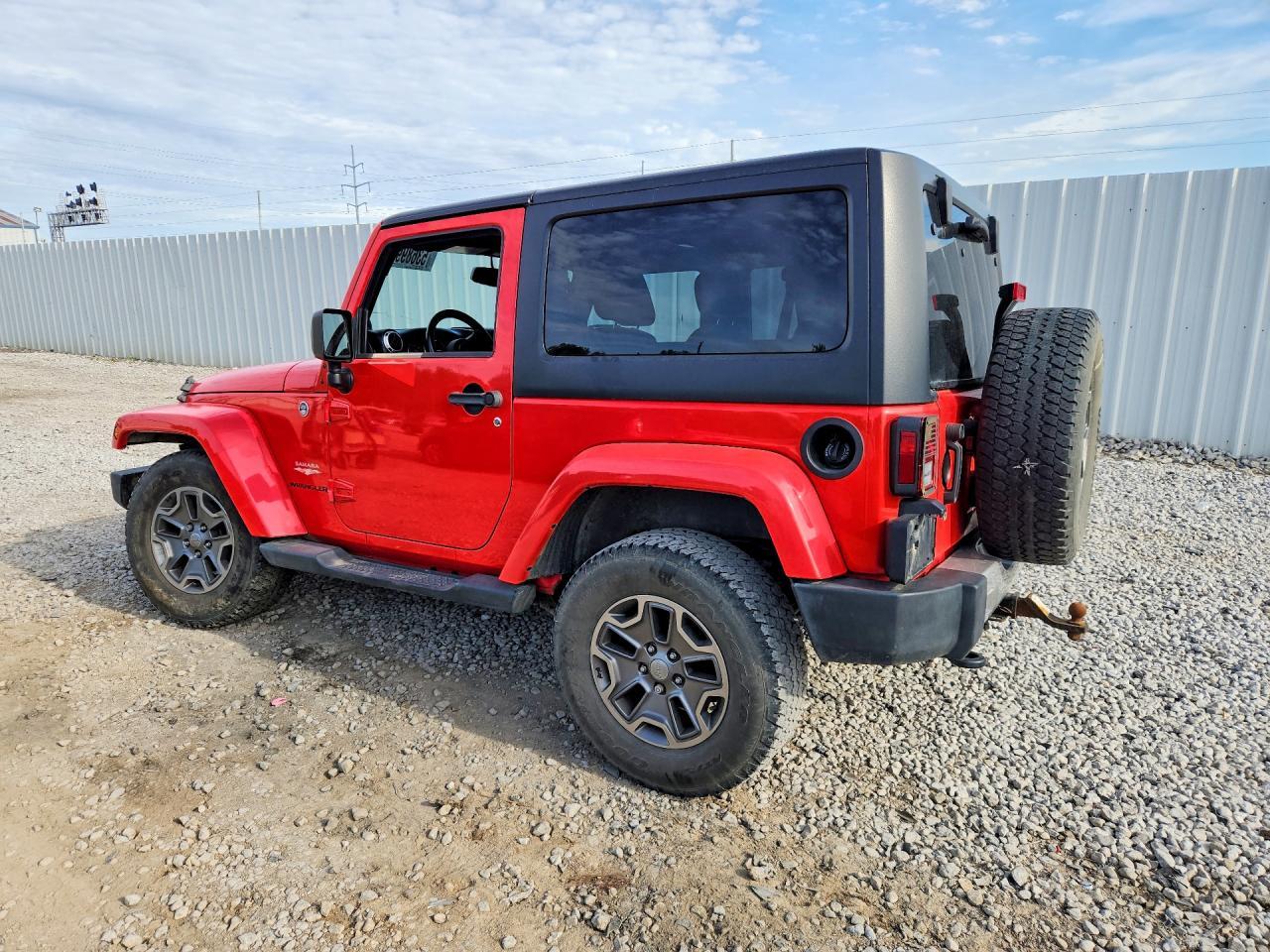 2013 Jeep Wrangler Sahara - zdjęcie 2