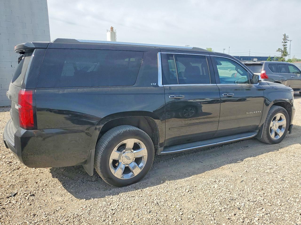 2016 Chevrolet Suburban K1500 Ltz - zdjęcie 3