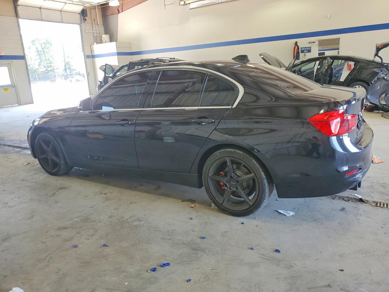 2018 BMW 330 - zdjęcie 2