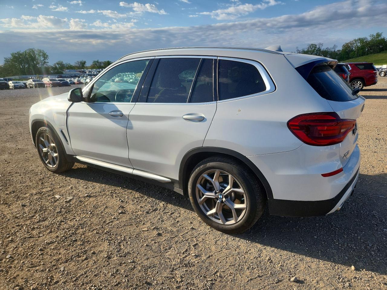 2021 BMW X3 xDrive30E - zdjęcie 2