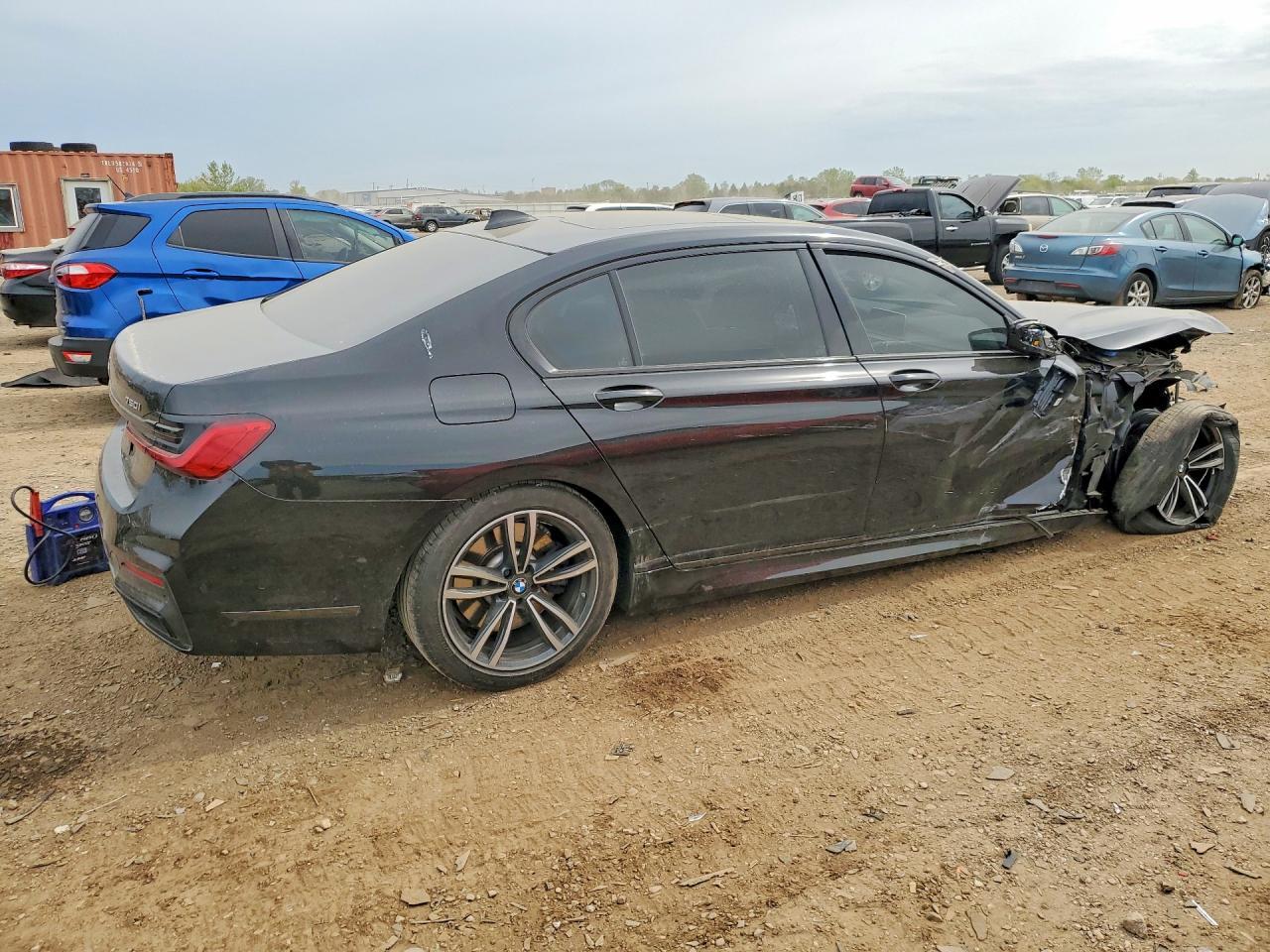 2022 BMW 750 Xi - zdjęcie 3
