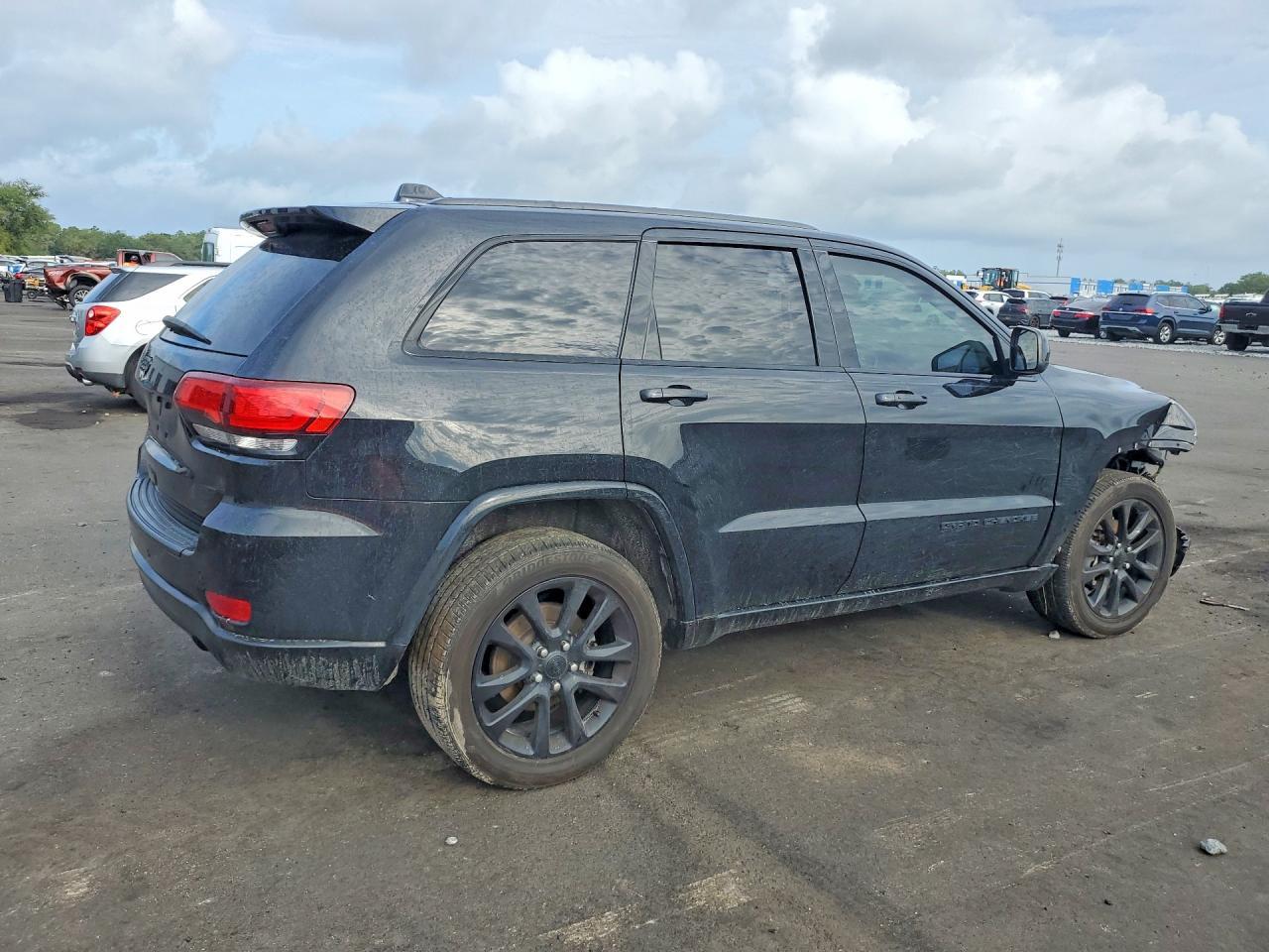 2020 Jeep Grand Cherokee Laredo - zdjęcie 3