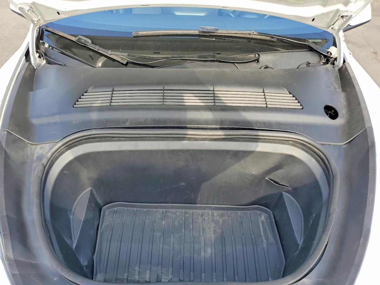 2024 Tesla Model Y - zdjęcie 12
