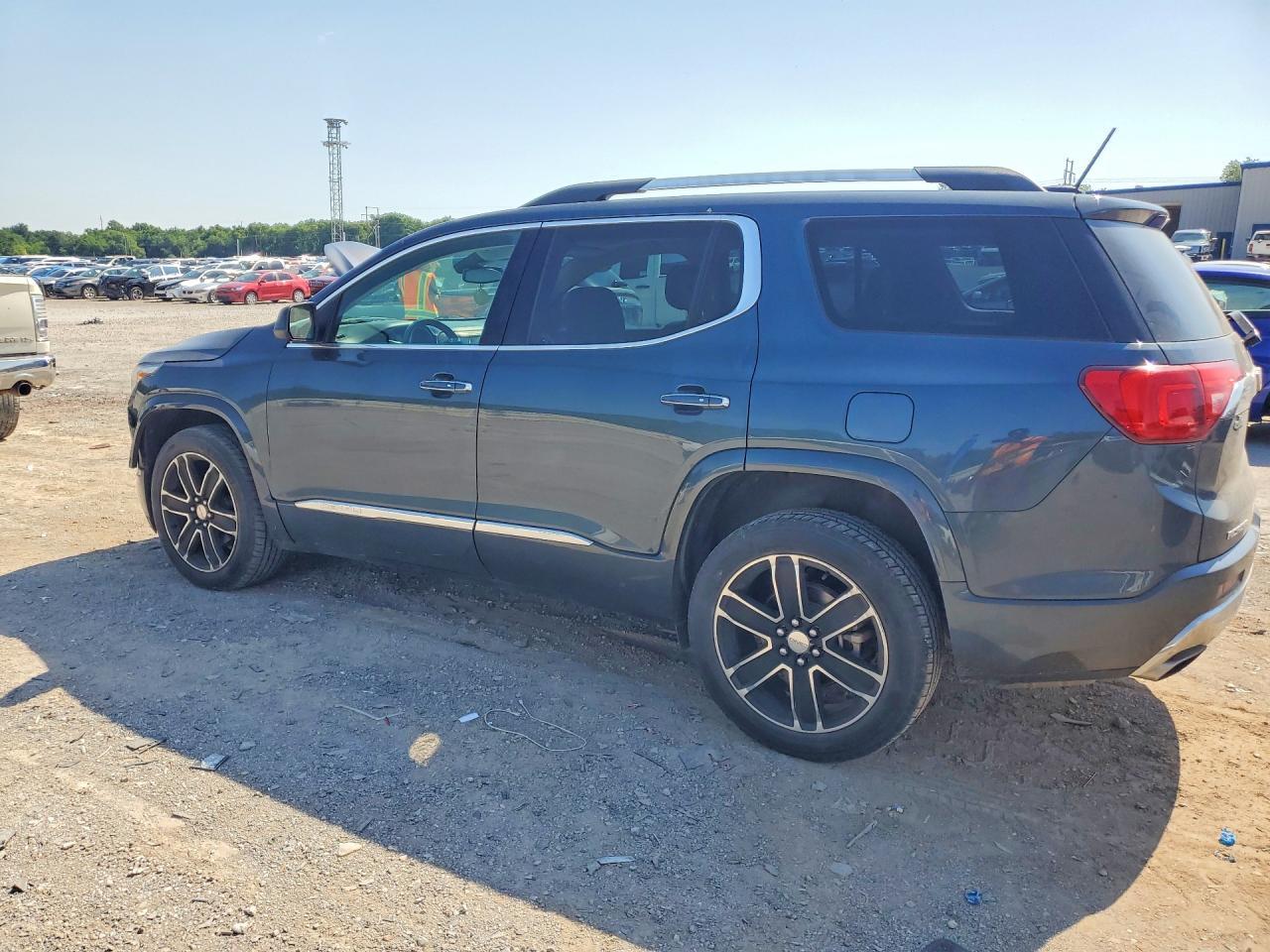 2019 GMC Acadia Denali - zdjęcie 2