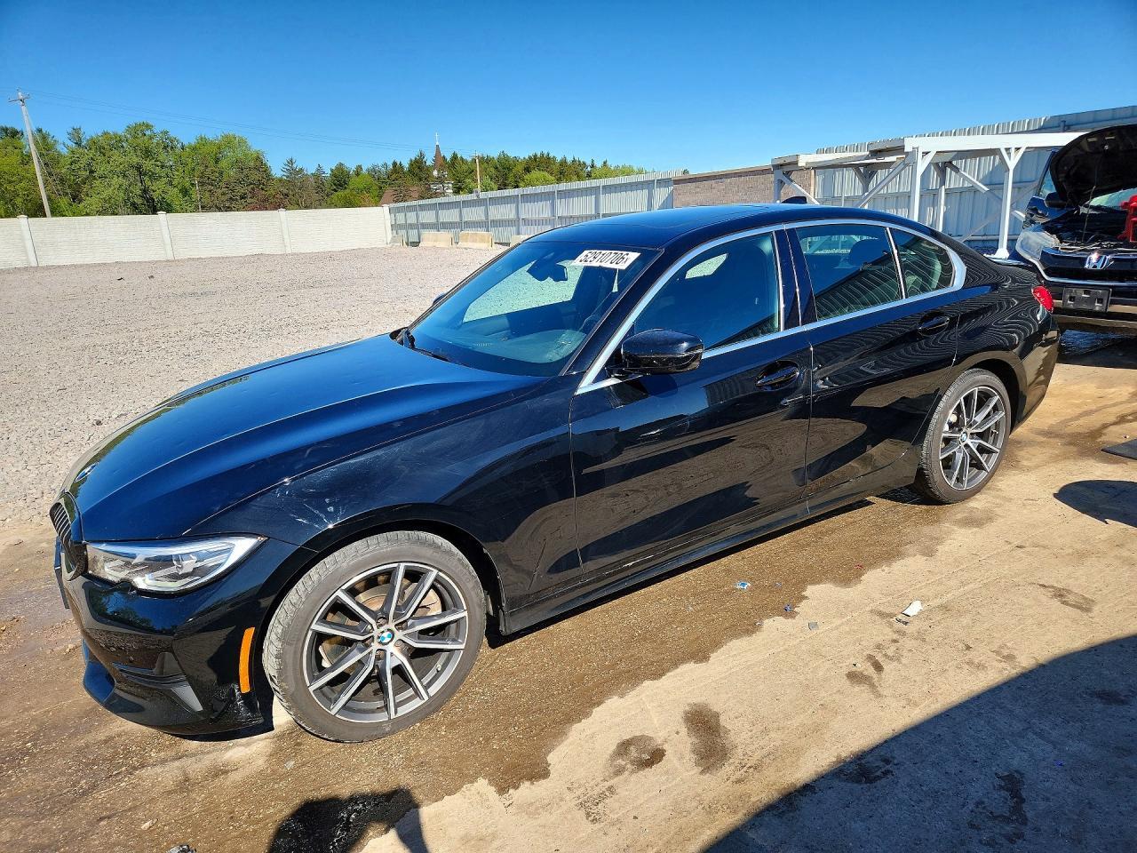 2021 BMW 330Xi - zdjęcie główne
