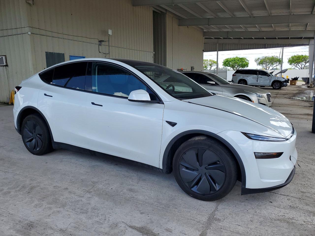 2026 Tesla Model Y - zdjęcie 4