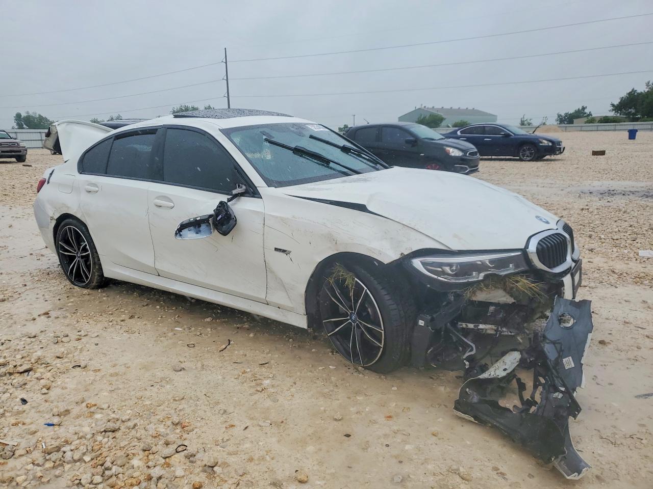 2022 BMW 330E - zdjęcie 4