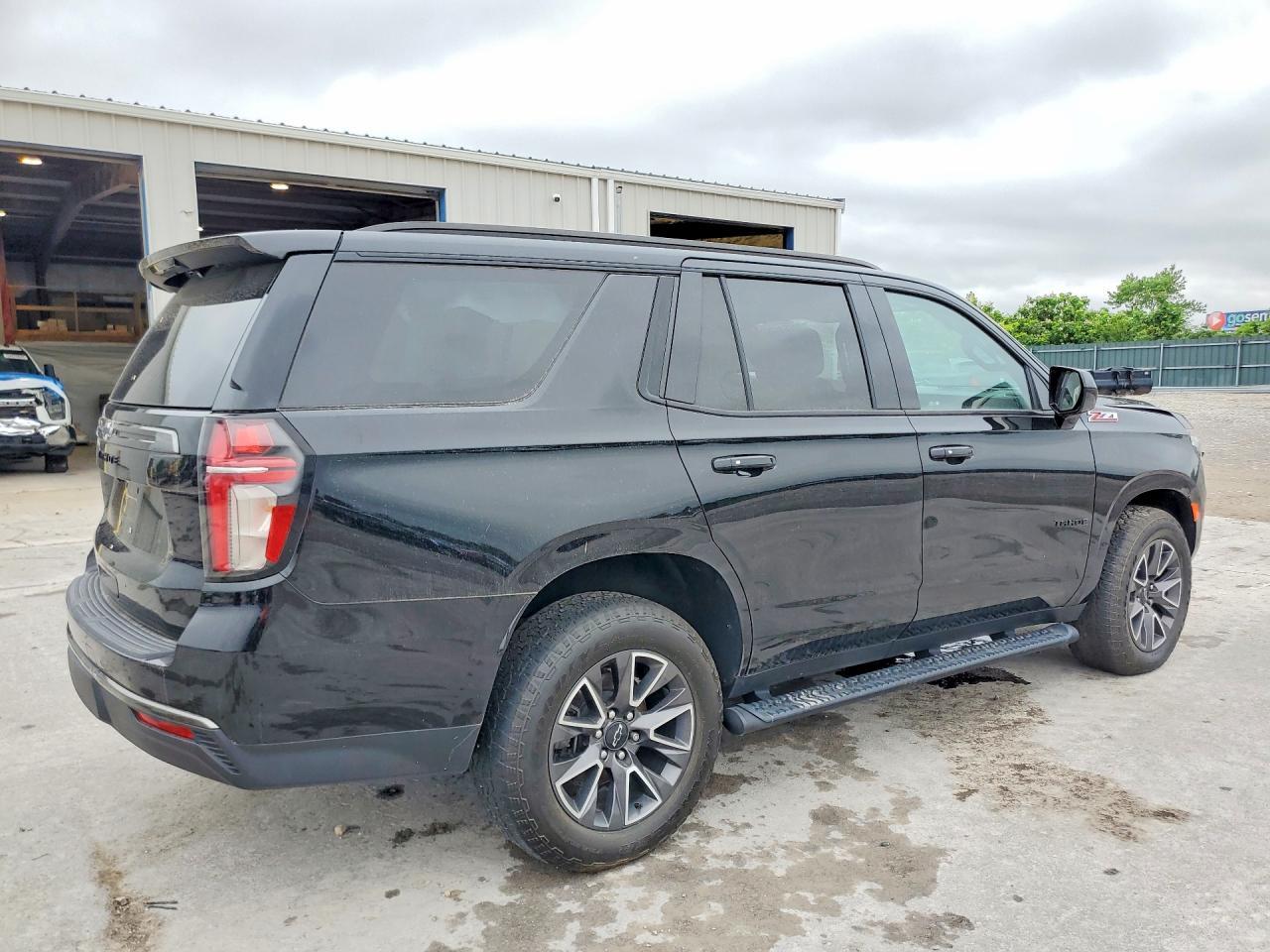 2021 Chevrolet Tahoe K1500 Z71 - zdjęcie 3