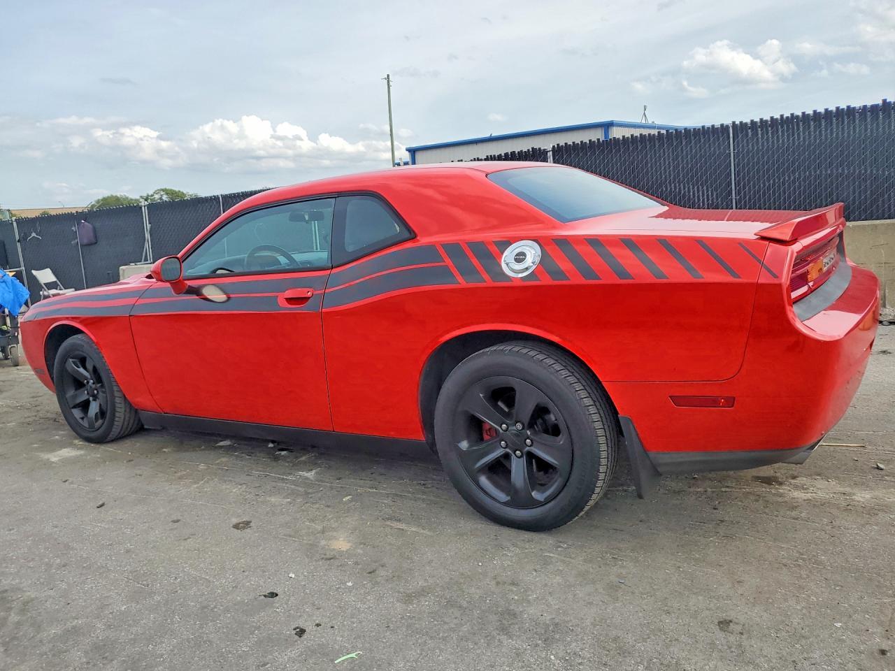 2014 Dodge Challenger Sxt - zdjęcie 2