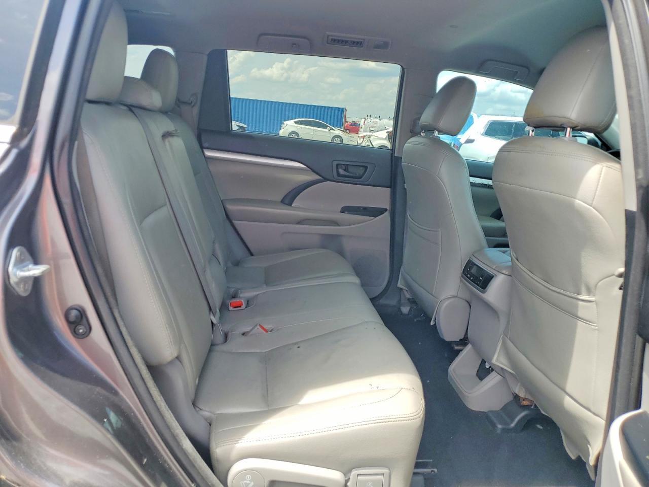 2016 Toyota Highlander Le - zdjęcie 11